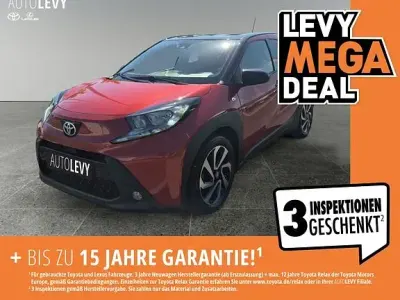 Gebraucht Toyota Aygo X Comfort 72 PS (52 kW) 2022 Chili red perleffekt/ night sky black SUV