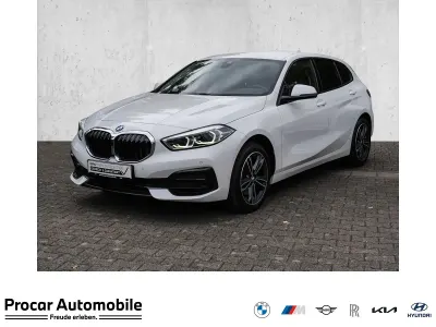 Gebraucht BMW 118 Shadowline 136 PS (100 kW) 2023 Weiß Limousine