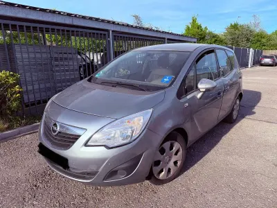 Gebraucht Opel Meriva Edition 101 PS (74 kW) 2010 Silber Van / Kleinbus