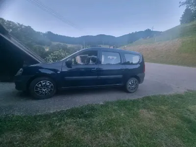 Gebraucht Dacia Logan 84 PS (61 kW) 2011 Blau Kombi