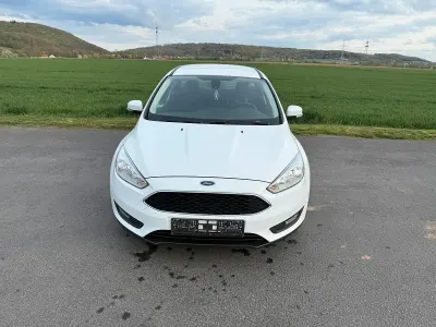 Usado Ford Focus 95 CV (69 kW) 2015 Blanco Familiar