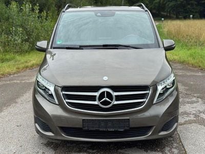 Mercedes V220