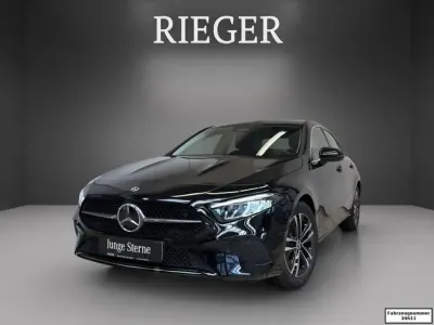 Gebraucht Mercedes A200 Advanced 163 PS (119 kW) 2025 Schwarz Limousine