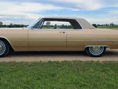 Usata Cadillac Deville 313 CV (230 kW) 1966 Oro Berlina