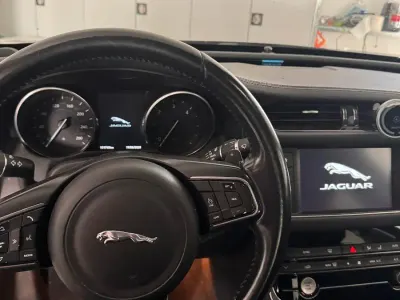 Gebraucht Jaguar XF 163 PS (119 kW) 2016 Schwarz Limousine