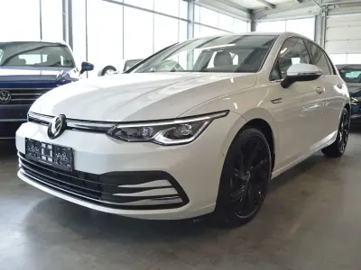 Gebraucht VW Golf VIII Style 150 PS (110 kW) 2023 Weiß Limousine