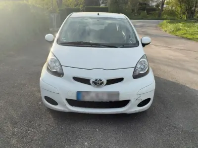 Brugt Toyota Aygo 68 HK (50 kW) 2011 Hvid Hatchback