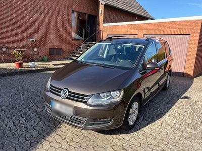 Gebraucht VW Sharan Comfortline 150 PS (110 kW) 2014 Braun Van / Kleinbus