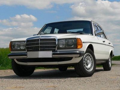 Second-hand Mercedes E230 136 CP (100 kW) 1983 Alb Berlinǎ