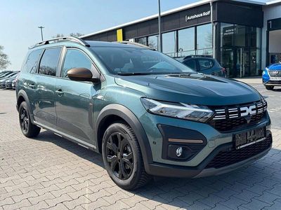 Second-hand Dacia Jogger Extreme 110 CP (80 kW) 2024 Verde Monovolum