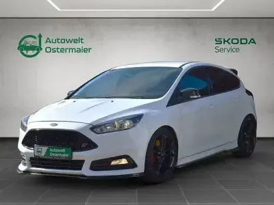 Używany Ford Focus ST 250 KM (183 kW) 2018 Biały Sedan/Limuzyna