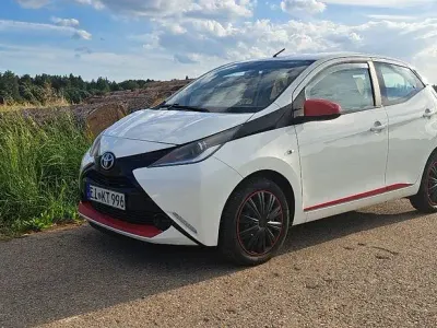 Gebraucht Toyota Aygo 69 PS (50 kW) 2016 Weiß Kleinwagen