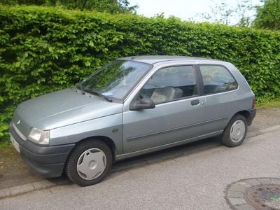Gebraucht Renault Clio 75 PS (55 kW) 1993 Blau metallic Kleinwagen