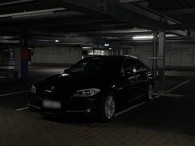 Second-hand BMW 530 258 CP (189 kW) 2011 Albastru Berlinǎ