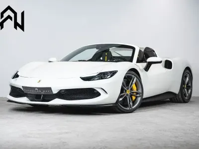 Gebraucht Ferrari 296 829 PS (609 kW) 2025 Weiß Cabrio