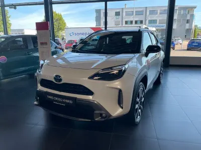 Neu Toyota Yaris Cross Plus 131 PS (96 kW) 2026 Weiß SUV
