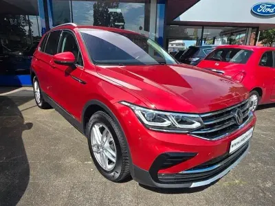 Gebraucht VW Tiguan Elegance 150 PS (110 kW) 2022 Rot SUV