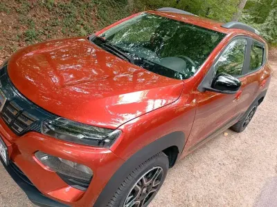 Second-hand Dacia Spring Comfort Plus 33 kW (45 CP) 2022 Roșu Hatchback