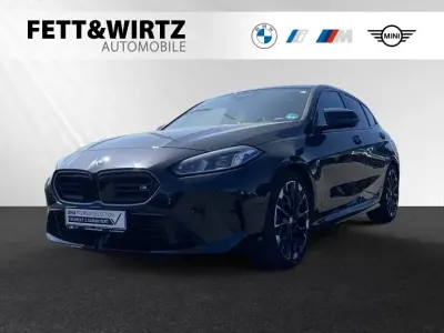 Begagnad BMW M135 M Sport 300 HK (220 kW) 2025 Svart Halvkombi