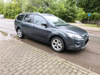 Gebraucht Ford Focus 125 PS (91 kW) 2010 Grau Kombi