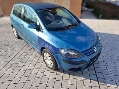 Second-hand VW Golf IV 75 CP (55 kW) 2005 Albastru Berlinǎ