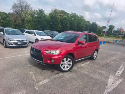 Begagnad Mitsubishi Outlander 156 HK (114 kW) 2012 Röd SUV