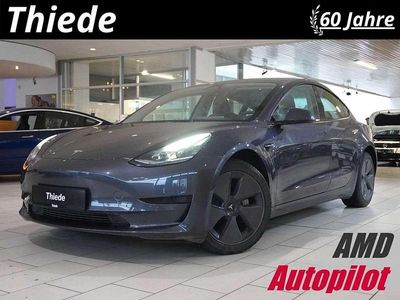 Grau metallic Gebraucht 2022 Tesla Model 3 Standard Range Limousine | 26.850 € (Guter Preis)