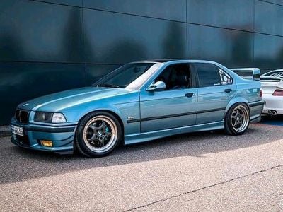 Grün Gebraucht 1995 BMW 323 M Sport Limousine | 8.000 €