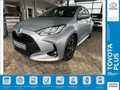 Gebraucht Toyota Yaris Hybrid Team 116 PS (85 kW) 2023 Silber Limousine