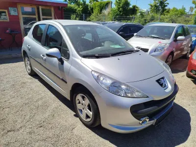 Gebraucht Peugeot 207 73 PS (53 kW) 2008 Silber Kleinwagen