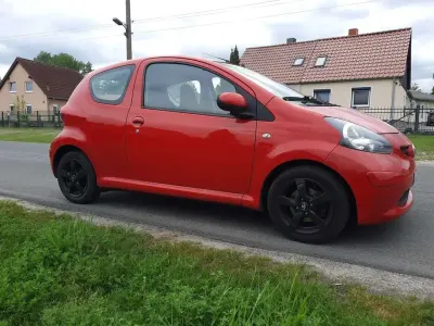 Gebraucht Toyota Aygo 68 PS (50 kW) 2007 Rot Kleinwagen