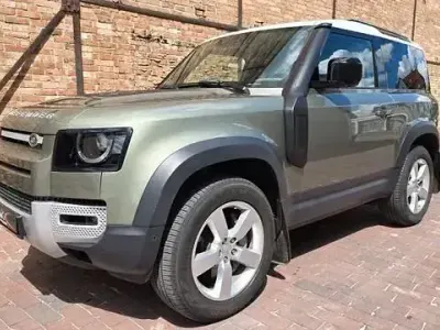 Gebraucht Land Rover Defender First Edition 400 PS (294 kW) 2021 Grün SUV