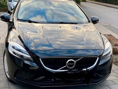 Usata Volvo V40 Momentum 120 CV (88 kW) 2016 Nero Berlina