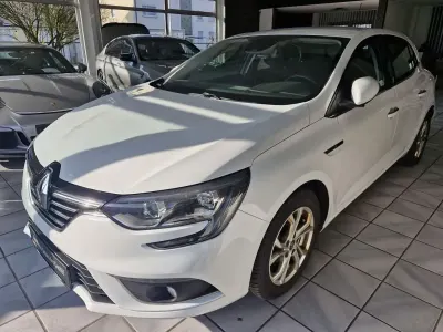 Używany Renault Mégane Intens 110 KM (80 kW) 2016 Biały Sedan/Limuzyna