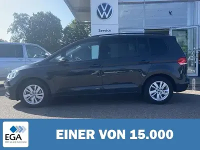 Gebraucht VW Touran Comfortline 150 PS (110 kW) 2023 Grau Van / Kleinbus