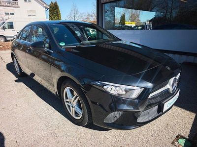 Gebraucht Mercedes A180 116 PS (85 kW) 2019 Schwarz Limousine