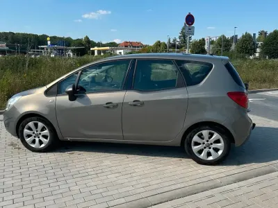 Gebraucht Opel Meriva 100 PS (73 kW) 2010 Andere farben Van / Kleinbus