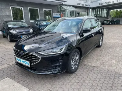 Gebraucht Ford Focus Titanium 125 PS (91 kW) 2024 Schwarz Limousine