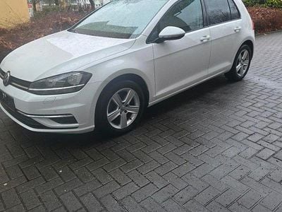 Gebraucht VW Golf VII Comfortline 116 PS (85 kW) 2019 Weiß Limousine