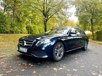 Gebraucht Mercedes E220 194 PS (142 kW) 2017 Blau Kombi