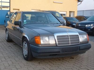 Gebraucht Mercedes E260 166 PS (122 kW) 1986 Grau Limousine