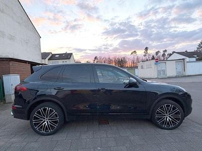 Second-hand Porsche Cayenne 262 CP (192 kW) 2017 Albastru SUV