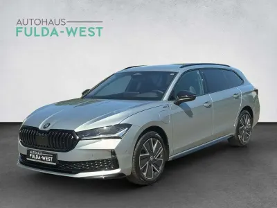 Neu Skoda Superb SportLine 204 PS (150 kW) 2026 Silber Kombi