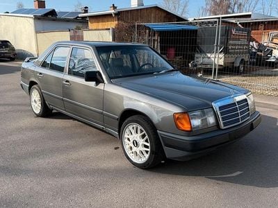 Second-hand Mercedes E260 160 CP (117 kW) 1987 Gri Berlinǎ