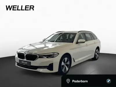 Gebraucht BMW 520 Sport Line 184 PS (135 kW) 2023 Alpinweiss iii (weiß) Kombi