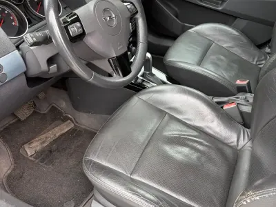 Gebraucht Opel Astra 140 PS (102 kW) 2009 Schwarz Limousine