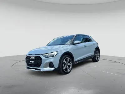 Gebraucht Audi A1 Ambiente 110 PS (80 kW) 2022 Pfeilgrau perleffekt SUV