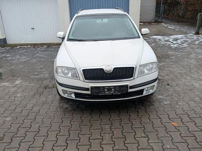 Weiß Gebraucht 2008 Skoda Octavia Classic Kombi | 1.490 € (Guter Preis)