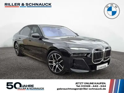 Gebraucht BMW 740 M Sport 299 PS (219 kW) 2024 Black sapphire Limousine