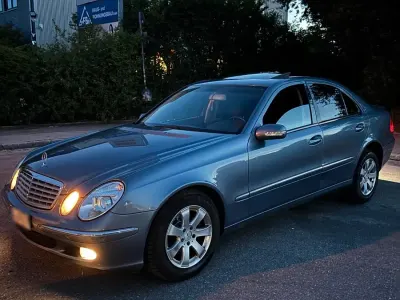Gebraucht Mercedes E240 177 PS (130 kW) 2005 Blau Limousine